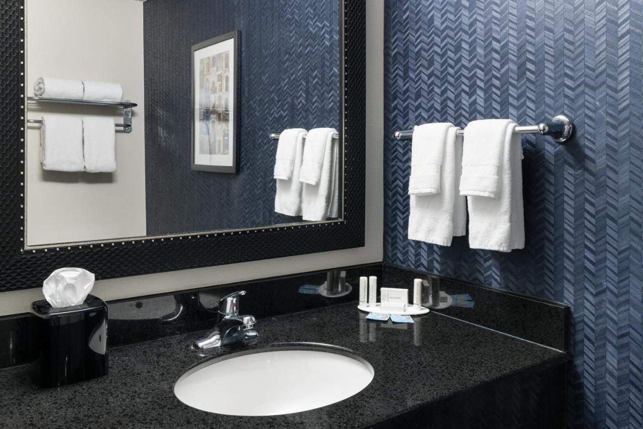 Hotel Fairfield & At Notre Dame South Bend